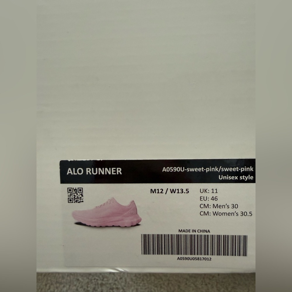 ALO Yoga Unisex Candy Heart Pink Runners 12M/13.5W - Picture 4 of 4